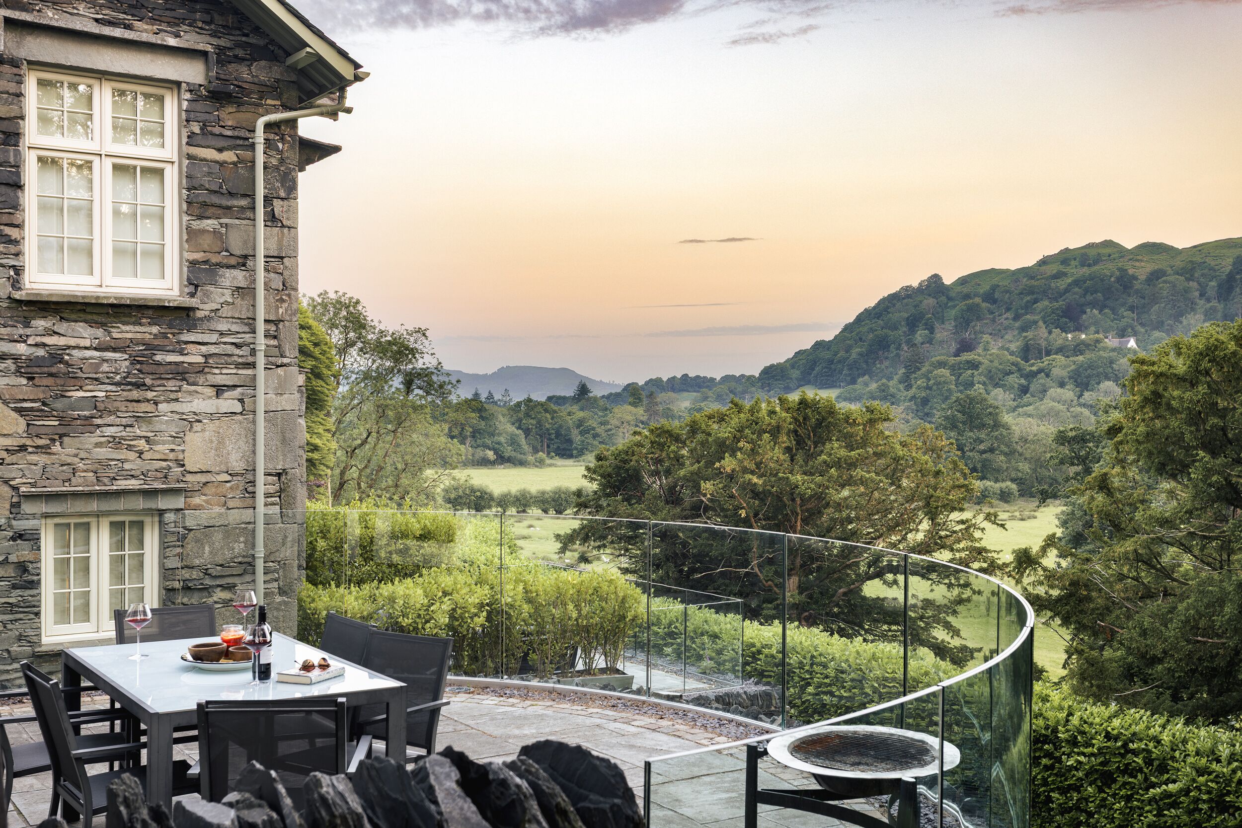 المنشأة من الداخل