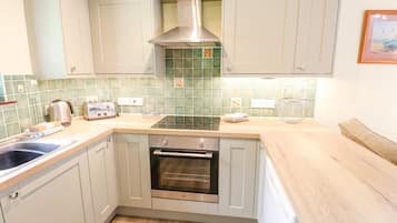 Jääkaappi, keittoastiat/astiat/ruokailuvälineet