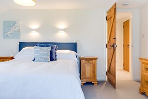 Cottage | 2 bedrooms, individually decorated, individually furnished, free WiFi