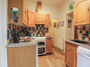 Stuga | Eget kök | Kylskåp, diskmaskin och grytor/köksredskap