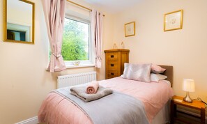 2 bedrooms, individually decorated, individually furnished, free WiFi - Artists Hideaway (Keswick)