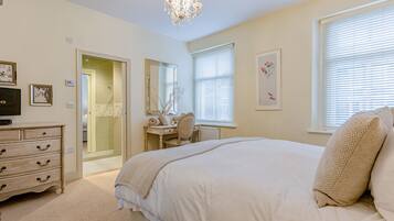 4 bedrooms, individually decorated, individually furnished, free WiFi