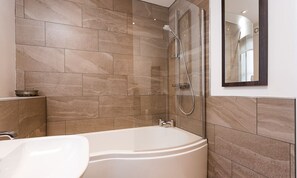 Shower - Bowderstone (Keswick)