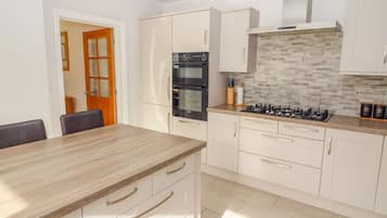 Fridge, dishwasher, cookware/dishes/utensils