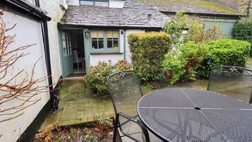 Cottage | Property grounds