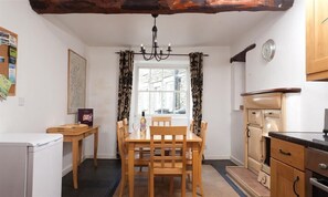 Fridge, dishwasher, cookware/dishes/utensils - Pollys Cottage (Ambleside)