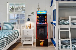 4 bedrooms, desk, iron/ironing board, travel cot