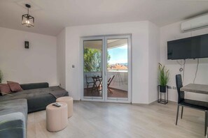 TV - Holiday apartment on the ground floor (Dobrinj)