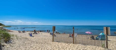 Una playa cerca