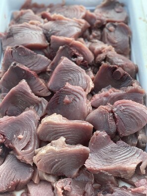 Decoración personalizada y espacio para trabajar con laptop 