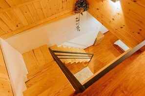 Bungalou Deluxe, 2 dormitoris, vistes a la muntanya | Minibar, mobiliari individual, escriptori i cortines opaques
