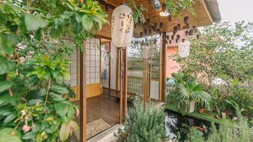 Deluxe Double Room, Non Smoking, Lake View | Minibar, individually furnished, desk, blackout drapes