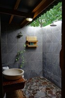 Habitación familiar, 2 habitaciones, vistas a la playa | Baño