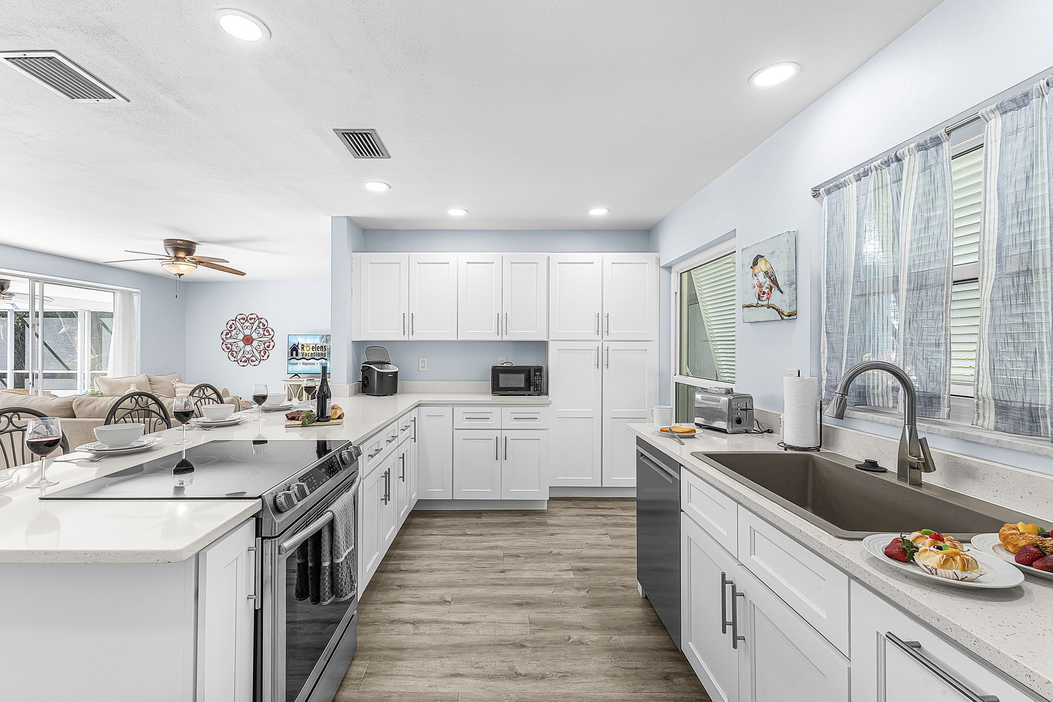 Refrigerador, microondas, horno, placa de cocina