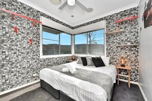 7 bedrooms, desk, iron/ironing board, free WiFi