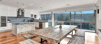 Luxury Mandalong Mansion with Pool & Spa