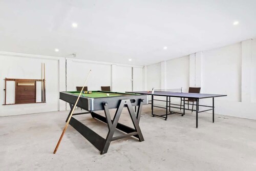Mount Martha Beach House | Bay Views & Games Room