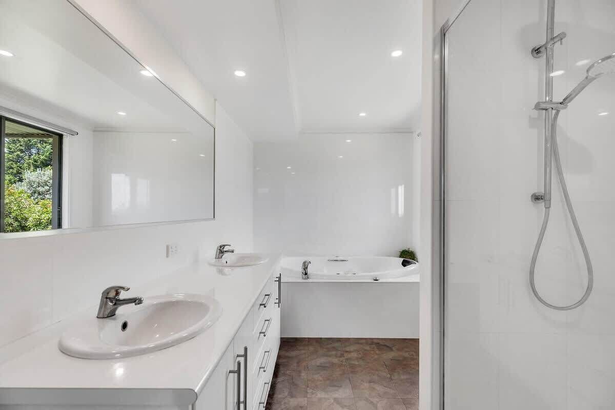 Bathtub, towels, shampoo