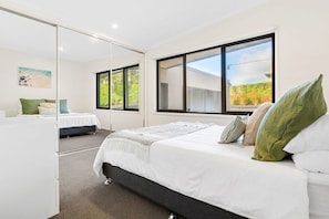 4 عدّة غرف نوم ومكتب ومكواة/لوح كي وواي فاي