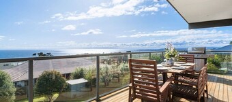 Mount Martha Beach House | Bay Views & Games Room