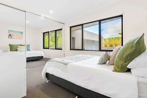 4 bedrooms, desk, iron/ironing board, WiFi