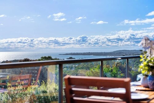 Mount Martha Beach House | Bay Views & Games Room