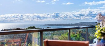 Mount Martha Beach House | Bay Views & Games Room