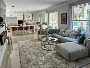 Téléviseur, foyer, chaîne audio, bureau