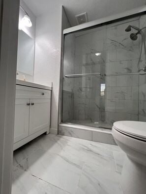 Combined shower/tub, hair dryer, towels, soap