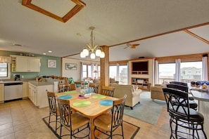 Dining - Semi-Oceanfront, Beach Access, Hot Tub & Pool Table (Avon)