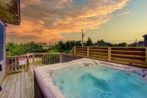 Outdoor spa tub - On Special, Oceanside, Less Than 500ft to Beach, Hot Tub, Yard, & Decks (Salvo)