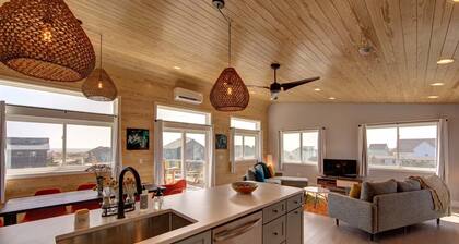 Luxurious Semi Oceanfront Home, Private Pool, Hot Tub, Elevator, Hammock Swing & Fire Pit