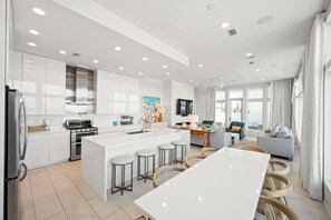 Microwave, oven, dishwasher, coffee/tea maker - Amazing Grace - Beachfront, Private Saltwater Pool*Pool Heating Available* (Orange Beach)