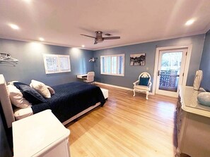 10 bedrooms, desk, WiFi, bed sheets
