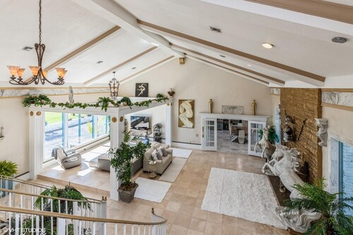 Bay-Front Dream Mansion and Guest House -20 minutes to Destin beaches on 4 acres