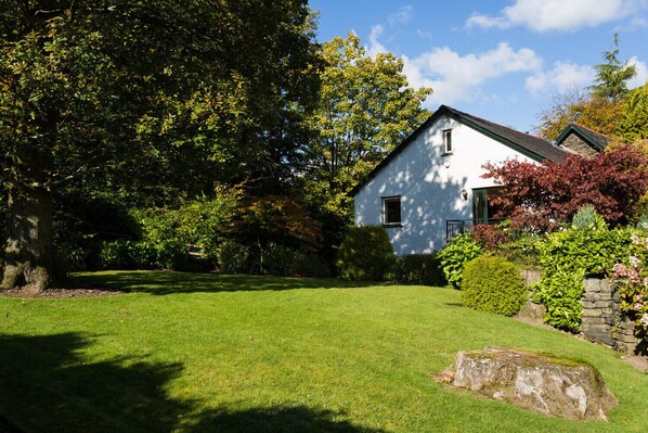 Property grounds - Merewood Lodge (Windermere)