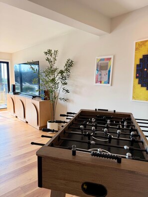 Games room - Tower House- Heated Pool + Cedar Sauna + Hot Tub (Galena)