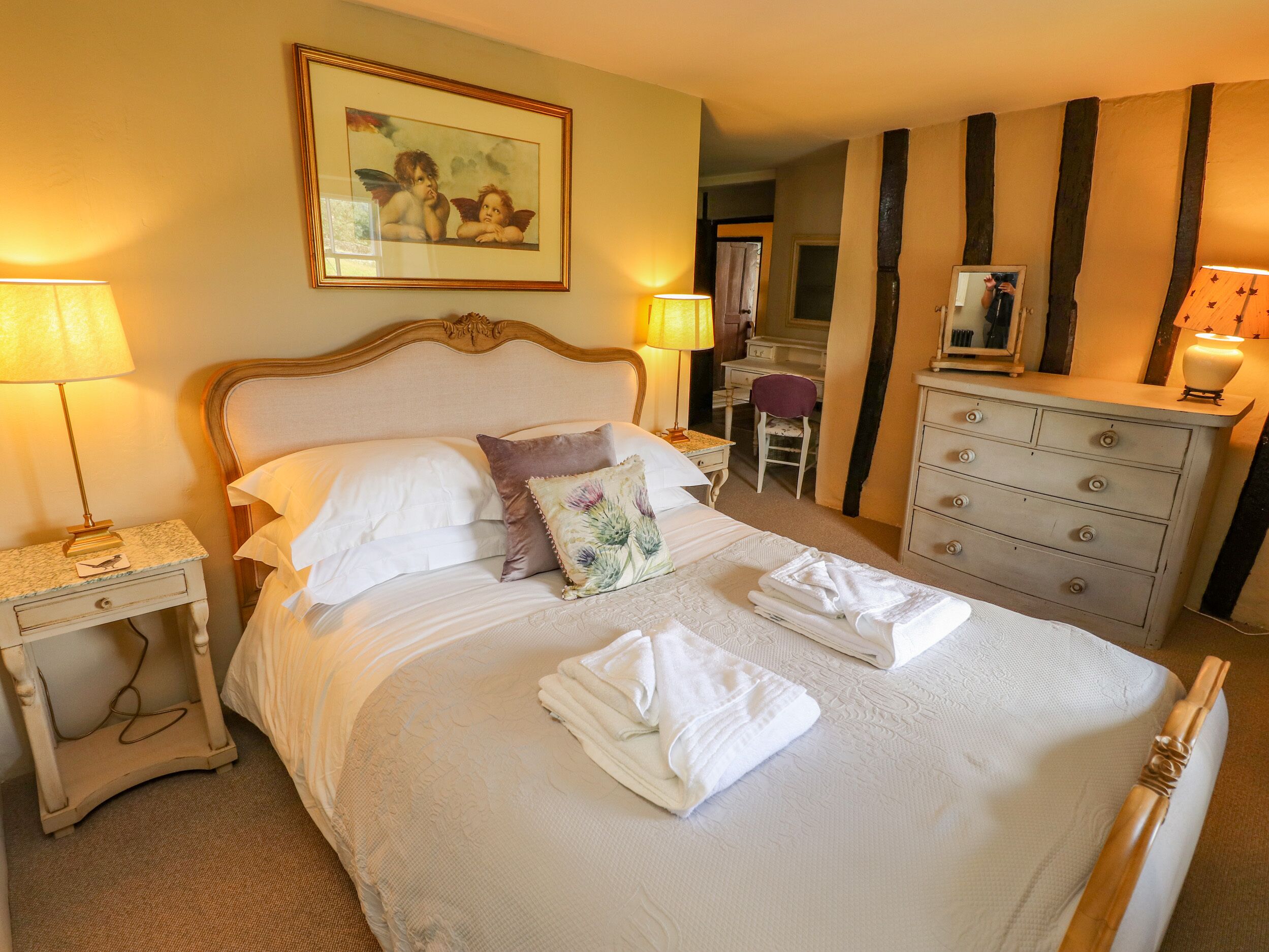 4 bedrooms, individually decorated, individually furnished, free WiFi