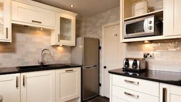 Fridge, dishwasher, cookware/dishes/utensils