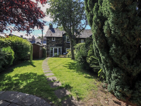 A stone house with a stone pathway leading to the entrance. - Bleaberry Cottage (Penrith)