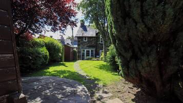 Cottage | Property grounds