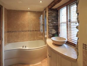 Cottage | Bathroom