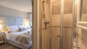 Cottage | Bathroom | Shower