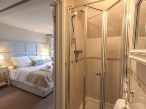 Cottage | Bathroom | Shower