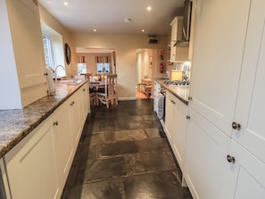 Cottage | Private kitchen | Fridge, dishwasher, cookware/dishes/utensils