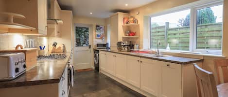 Cottage | Cuisine privée | Réfrigérateur, lave-vaisselle