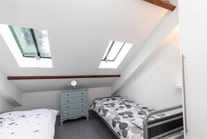 2 habitaciones, decoración personalizada y muebles diferentes 