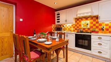 Fridge, dishwasher, cookware/dishes/utensils
