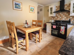 Cottage | Dining