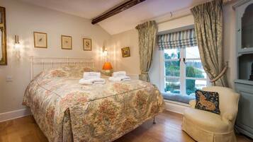 2 bedrooms, individually decorated, individually furnished, free WiFi